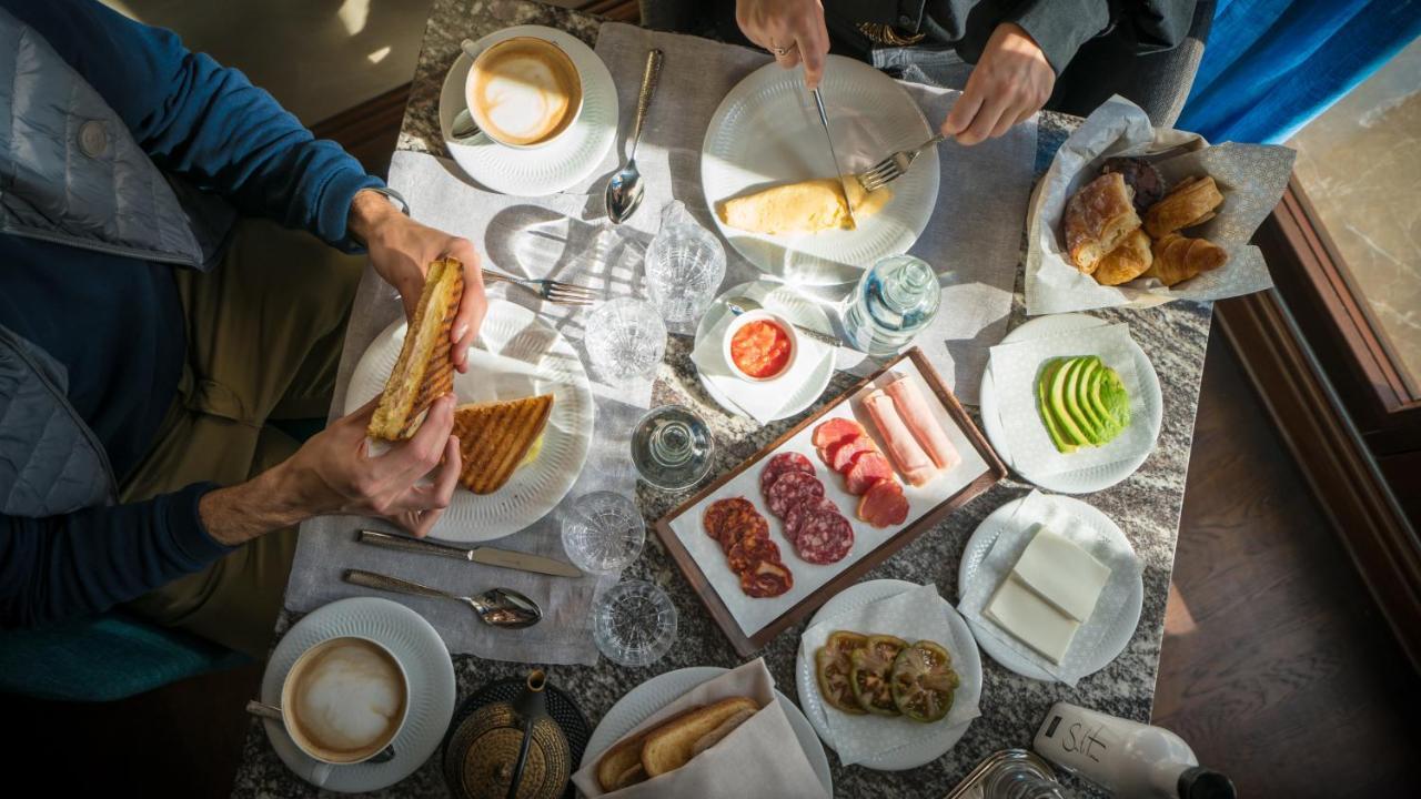 El Llorenc Parc De La Mar - Adults Only Palma de Mallorca Buitenkant foto A typical breakfast at the hotel