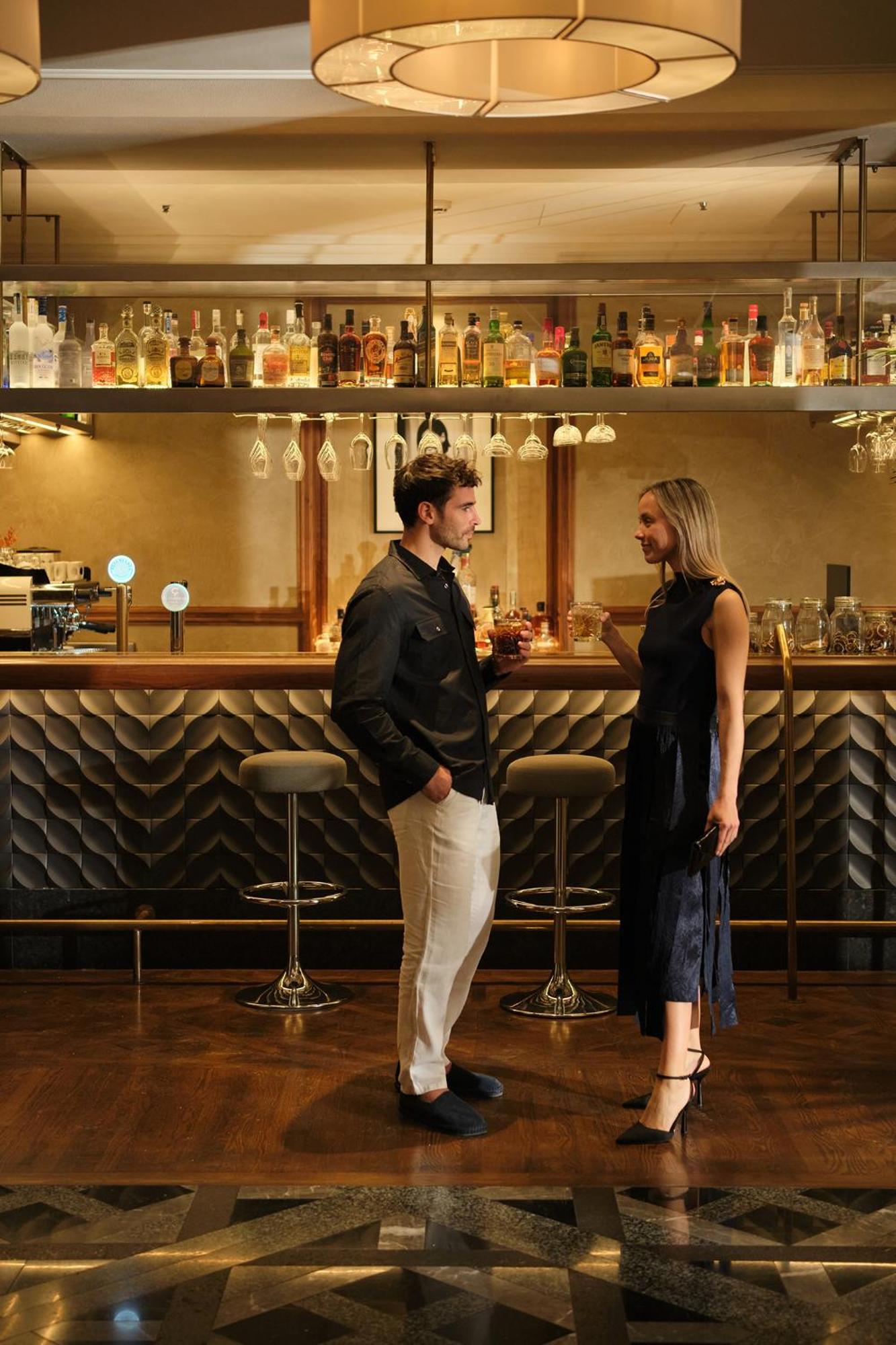 El Llorenc Parc De La Mar - Adults Only Palma de Mallorca Buitenkant foto The bar at the London Edition